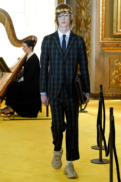 Look 27